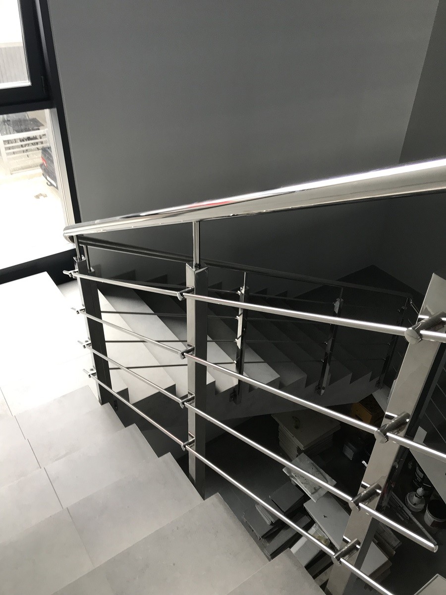 Переваги перил з нержавіючої сталі